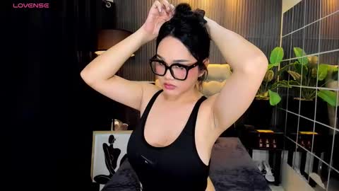 Tyra Colins online show from 28, 9, 2025