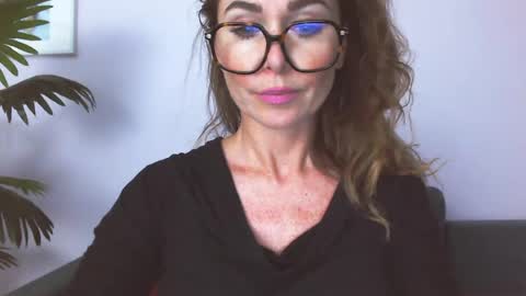 Snapshot of delilah_sweet chatting on 6, 7, 2026 delilah_sweet online show from 6, 7, 2026