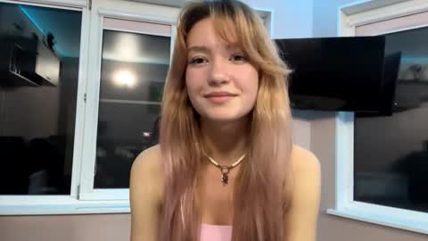 Snapshot of delindakrasnow chatting on 11, 11, 2025 Nami online show from 11, 11, 2025