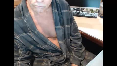 Snapshot of denn_jett chatting on 22, 12, 2025 Den Jet online show from 22, 12, 2025