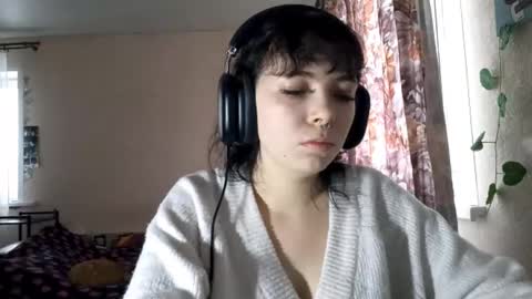 Snapshot of dennapriefert chatting on 19, 11, 2025 Aki online show from 19, 11, 2025