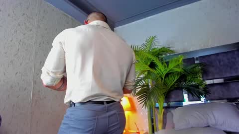 dennis_cox_ online show from 15, 2, 2025