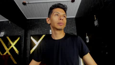Snapshot of dereck_monroe chatting on 25, 5, 2026 Dereck online show from 25, 5, 2026