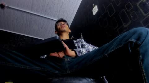 Snapshot of dereck_monroe chatting on 28, 5, 2026 Dereck online show from 28, 5, 2026