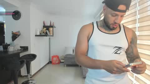 Snapshot of dereckgreen chatting on 19, 5, 2026 dereckgreen online show from 19, 5, 2026