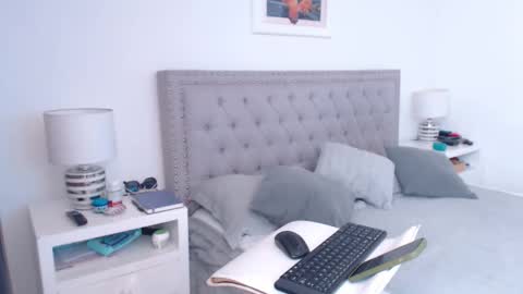 Snapshot of derek_group chatting on 2, 3, 2026 Derek online show from 2, 3, 2026