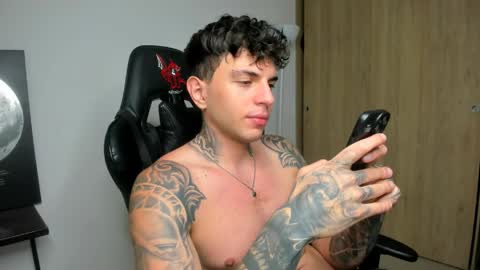 derekmuller11 online show from 17, 4, 2026