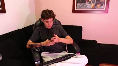 Snapshot of derekswan chatting on 12, 6, 2026 Derek online show from 12, 6, 2026