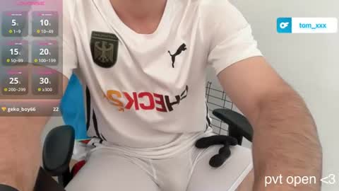 Snapshot of dertom_xxx chatting on 19, 6, 2026 Tom online show from 19, 6, 2026