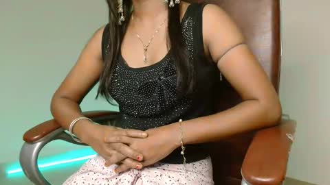 Snapshot of desi_baby_doll chatting on 20, 11, 2025 Dolly online show from 20, 11, 2025