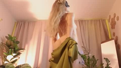 Snapshot of devil_lunna chatting on 15, 2, 2025 ...Ill be back ... online show from 15, 2, 2025