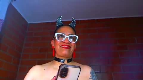 devil_taylorx online show from 25, 6, 2026