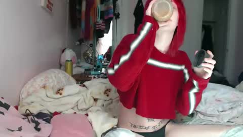 Snapshot of devilg1rl chatting on 30, 4, 2026 poutyangel online show from 30, 4, 2026
