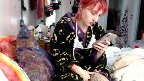 Snapshot of devilg1rl chatting on 23, 5, 2026 poutyangel online show from 23, 5, 2026