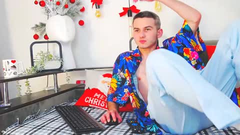 devin_ho online show from 26, 12, 2024