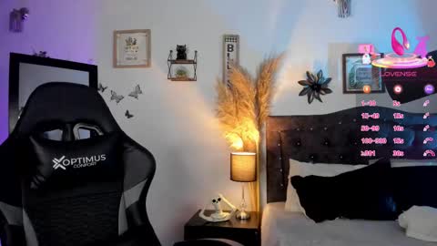 Snapshot of devlin_violet__ chatting on 16, 9, 2025 PaulaInsta paulacastellanos 1Pvt open online show from 16, 9, 2025