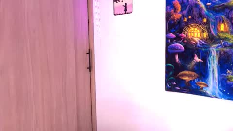 Snapshot of devours_fire chatting on 5, 11, 2025 Sara 3 online show from 5, 11, 2025