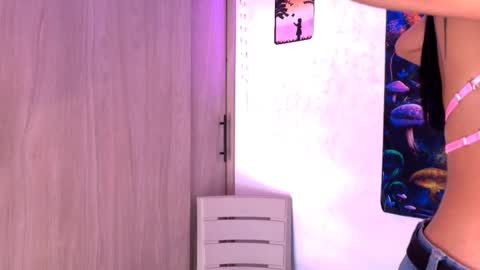 Snapshot of devours_fire chatting on 15, 11, 2025 Sara 3 online show from 15, 11, 2025