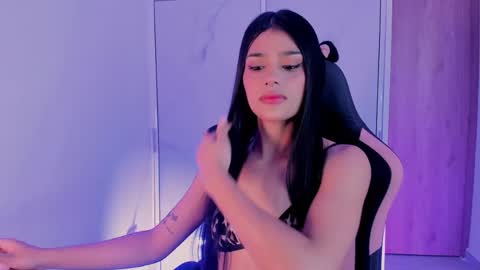 Snapshot of devours_fire chatting on 26, 4, 2026 Sara 3 online show from 26, 4, 2026