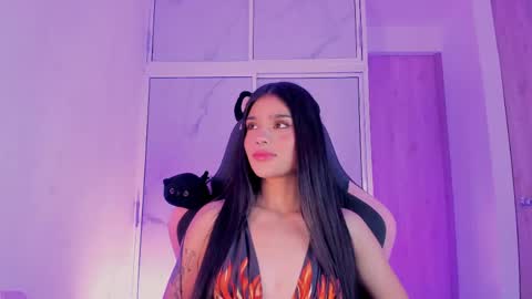 Snapshot of devours_fire chatting on 30, 5, 2026 Sara 3 online show from 30, 5, 2026