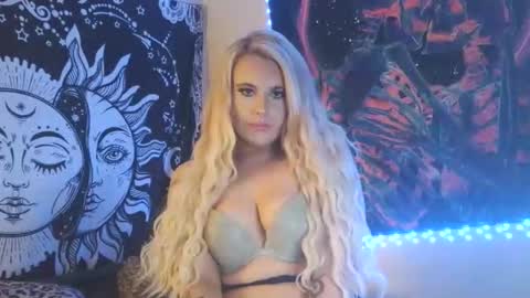 Snapshot of devyn_winter chatting on 31, 10, 2025 devyn winter online show from 31, 10, 2025