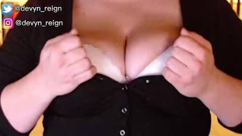 Snapshot of devynreign chatting on 5, 10, 2025 Devyn Reign online show from 5, 10, 2025