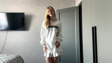 Snapshot of dewdropdoll chatting on 24, 4, 2026 dewdropdoll online show from 24, 4, 2026