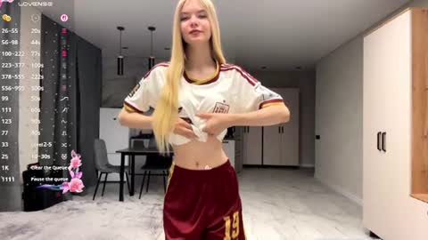 Snapshot of dewdropdoll chatting on 14, 7, 2026 dewdropdoll online show from 14, 7, 2026