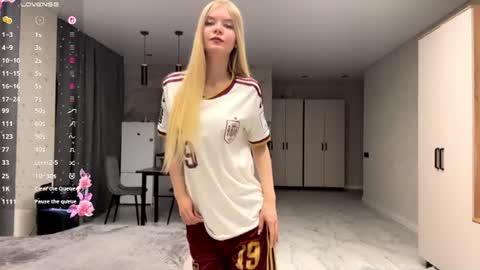 Snapshot of dewdropdoll chatting on 16, 7, 2026 dewdropdoll online show from 16, 7, 2026
