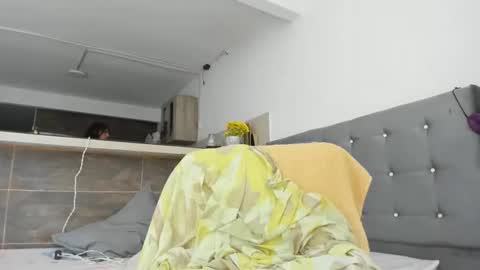 thumb up me please its important online show from 21, 11, 2025