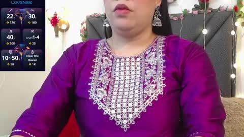 Snapshot of dharanisnisha chatting on 7, 4, 2026 dharanisnisha online show from 7, 4, 2026
