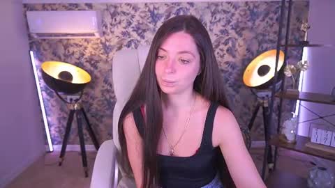 Snapshot of diamondeyeess chatting on 18, 7, 2026 Sasha online show from 18, 7, 2026