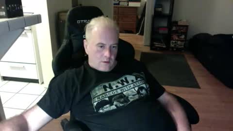 Snapshot of dickflasher5 chatting on 14, 10, 2025 Richard Fleischer online show from 14, 10, 2025