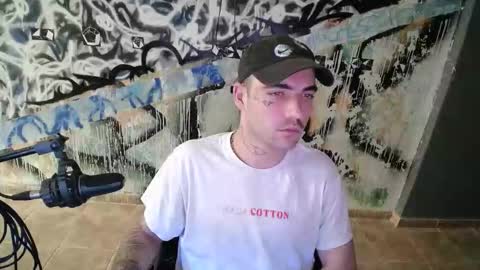 Snapshot of didismurf02 chatting on 13, 11, 2025 didismurf02 online show from 13, 11, 2025