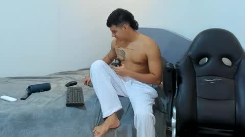 Snapshot of diego_cazas chatting on 7, 12, 2024 DIEGO CAZAS online show from 7, 12, 2024