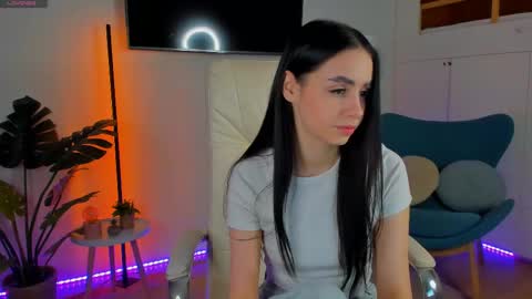 Snapshot of dina___fox chatting on 11, 4, 2026 Dina Fox online show from 11, 4, 2026