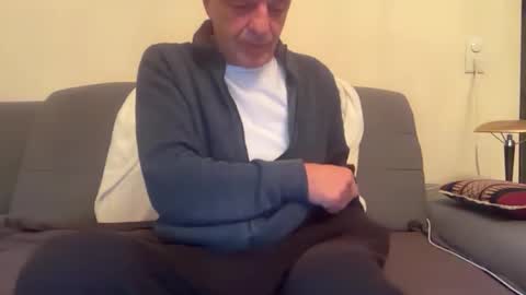 dinnerout1111 online show from 12, 10, 2025