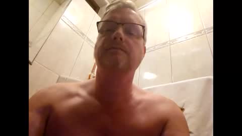 Snapshot of dirkkie1975 chatting on 15, 4, 2026 dirkkie1975 online show from 15, 4, 2026