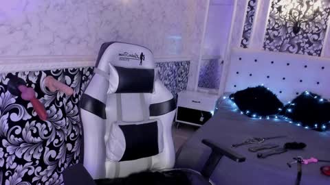 Snapshot of dirty_foxy chatting on 7, 12, 2024 Violet online show from 7, 12, 2024