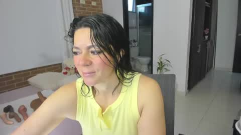 Snapshot of disneey2888 chatting on 25, 6, 2026 disneey2888 online show from 25, 6, 2026
