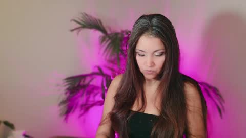 Snapshot of divinelynn chatting on 15, 5, 2026 DivineLynn online show from 15, 5, 2026