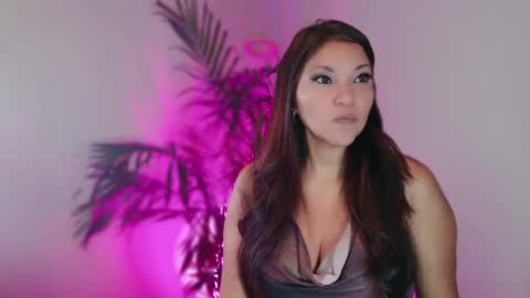 Snapshot of divinelynn chatting on 1, 6, 2026 DivineLynn online show from 1, 6, 2026