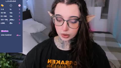 dixipixi_ online show from 18, 9, 2025