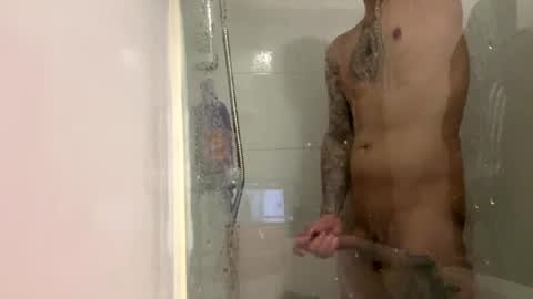 Snapshot of dmoeni chatting on 26, 1, 2025 Azier online show from 26, 1, 2025