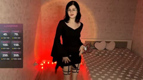 Annie PVT IS OPEN online show from 21, 4, 2026