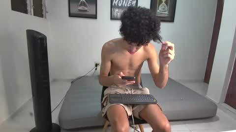 Snapshot of dollarhot30 chatting on 30, 10, 2025 DollarHot30 online show from 30, 10, 2025