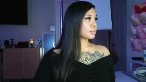 DOLLLFACE online show from 25, 2, 2025