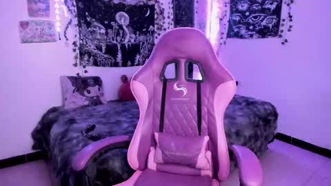 dolly_bones online show from 31, 10, 2025