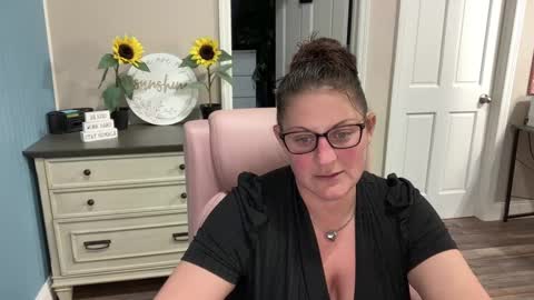 Snapshot of dollydimplez chatting on 5, 3, 2025 Dolly online show from 5, 3, 2025