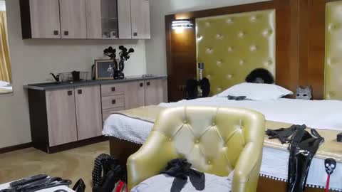 domcaprisse online show from 16, 2, 2025